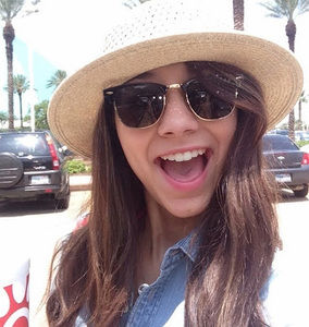 Meet your Posher, Danielle